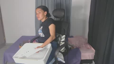 Snapshot of shayna_cute chatting on January 2025 03:00:01 AM Shayna online show from January 2025 03:00:01 AM