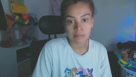 Snapshot of shayna_cute chatting on September 2025 11:53:02 PM Shayna online show from September 2025 11:53:02 PM