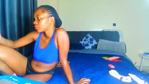 shee13 online show from November 2025 07:09:01 AM