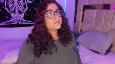 Snapshot of sheeylaroee chatting on December 2024 08:44:02 AM Heidy online show from December 2024 08:44:02 AM