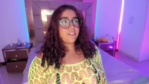 Snapshot of sheeylaroee chatting on February 2025 02:03:02 AM Heidy online show from February 2025 02:03:02 AM