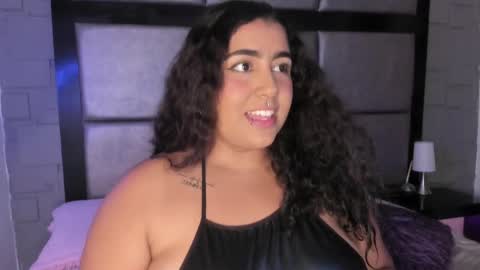 Snapshot of sheeylaroee chatting on September 2025 02:44:01 AM Heidy online show from September 2025 02:44:01 AM