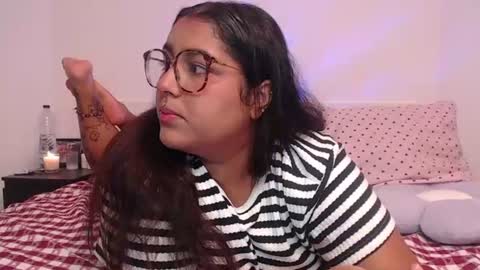 Snapshot of sheeylaroee chatting on July 2026 08:00:02 AM Heidy online show from July 2026 08:00:02 AM