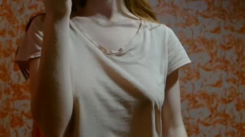 Snapshot of shelikessoymilk chatting on December 2024 01:02:02 AM Erika online show from December 2024 01:02:02 AM