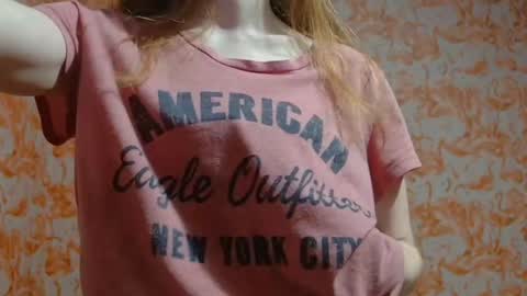 Snapshot of shelikessoymilk chatting on December 2024 11:38:02 PM Erika online show from December 2024 11:38:02 PM