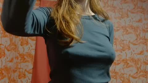 Snapshot of shelikessoymilk chatting on January 2025 11:27:02 PM Erika online show from January 2025 11:27:02 PM