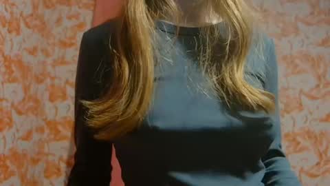 Snapshot of shelikessoymilk chatting on January 2025 12:20:01 AM Erika online show from January 2025 12:20:01 AM