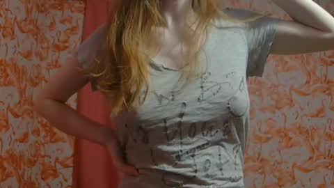 Snapshot of shelikessoymilk chatting on February 2025 03:18:02 AM Erika online show from February 2025 03:18:02 AM