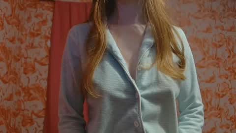 Snapshot of shelikessoymilk chatting on February 2025 02:50:02 AM Erika online show from February 2025 02:50:02 AM