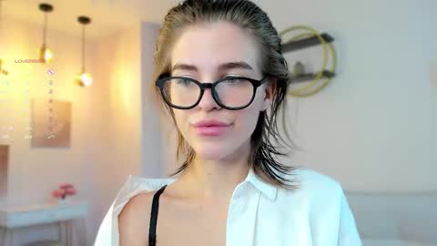 Snapshot of shelleyharn chatting on September 2025 01:49:02 AM Alex online show from September 2025 01:49:02 AM