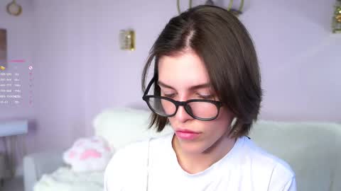 Snapshot of shelleyharn chatting on October 2025 01:45:01 AM Alex online show from October 2025 01:45:01 AM