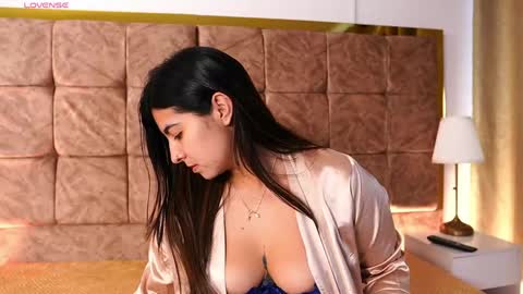 Snapshot of shelleymorell chatting on April 2026 03:16:02 PM Transmission schedule Monday - Friday 715 am to 200 pm time Colombia online show from April 2026 03:16:02 PM