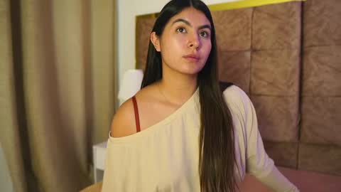Snapshot of shelleymorell chatting on May 2026 01:07:02 PM Transmission schedule Monday - Friday 715 am to 200 pm time Colombia online show from May 2026 01:07:02 PM