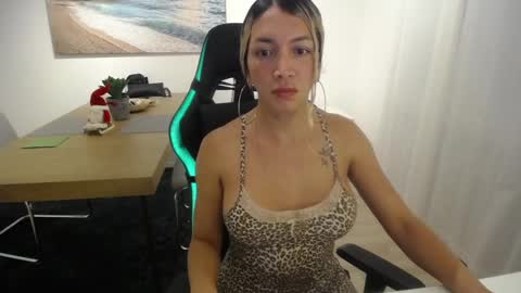 Shellsy H   online show from December 2024 06:35:02 AM