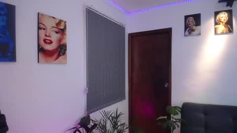 Shellsy H   online show from February 2025 08:17:02 PM