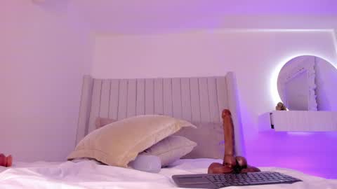 shelynna_azzul online show from January 2025 11:24:01 PM