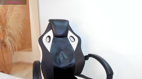 shenielxxx online show from March 2025 01:18:01 PM