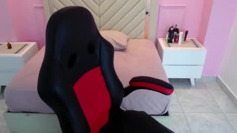 SHENOA online show from September 2025 12:28:01 PM