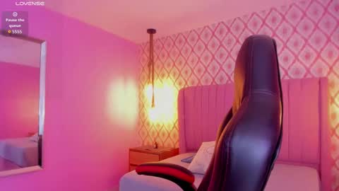 SHENOA online show from October 2025 07:43:01 PM