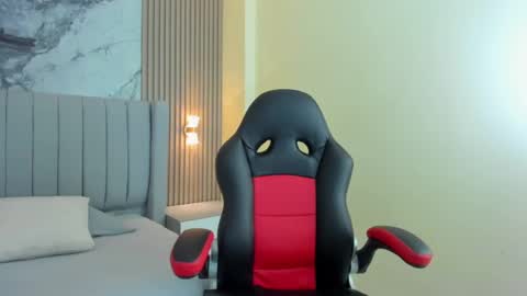 SHENOA online show from October 2025 07:44:02 PM