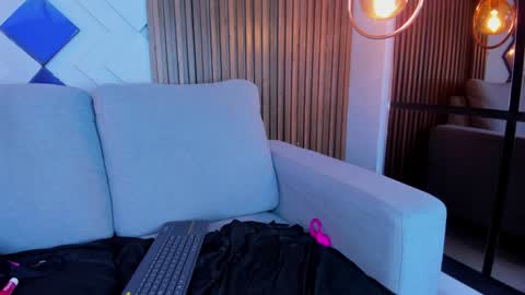 mia online show from February 2025 06:14:02 AM