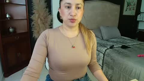 Snapshot of sheryl_jones chatting on June 2026 11:00:02 AM sheryl_jones online show from June 2026 11:00:02 AM