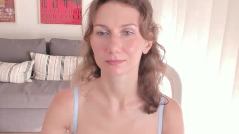 shesleepsnaked online show from October 2025 09:31:01 AM