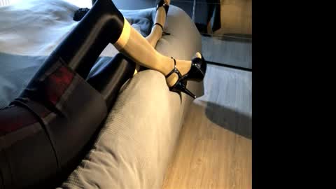 Pantyhose-Doll online show from March 2026 02:30:01 PM