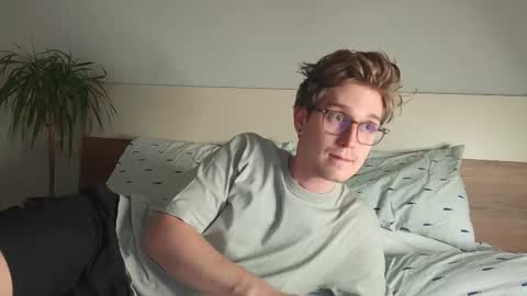 Snapshot of shirizo chatting on December 2025 05:29:01 PM Matthew online show from December 2025 05:29:01 PM