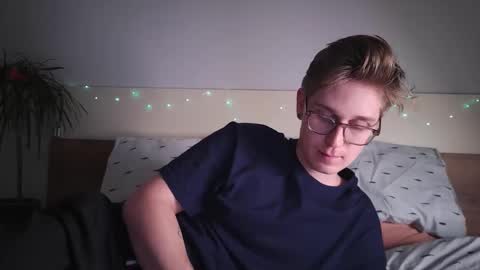 Snapshot of shirizo chatting on January 2026 09:28:01 PM Matthew online show from January 2026 09:28:01 PM