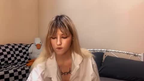 Emma online show from February 2026 07:06:01 PM