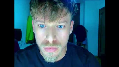 Snapshot of shirtless_dj chatting on December 2025 03:23:01 AM Cick Goreskin online show from December 2025 03:23:01 AM