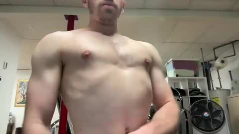 Snapshot of shirtlesshunk15 chatting on June 2026 03:45:02 PM shirtlesshunk15 online show from June 2026 03:45:02 PM