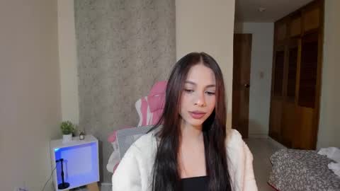  kendal  online show from February 2025 01:40:01 PM