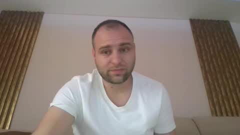 shmele_04 online show from October 2025 12:02:01 PM