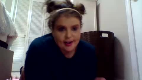 Snapshot of shmuberryfarms chatting on December 2024 12:22:01 AM shmooinaround online show from December 2024 12:22:01 AM