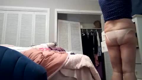 Snapshot of shmuberryfarms chatting on November 2025 12:04:01 PM shmooinaround online show from November 2025 12:04:01 PM