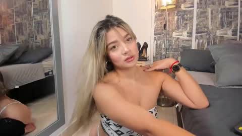 Snapshot of shofiavega chatting on October 2025 04:53:02 PM SHOFIA online show from October 2025 04:53:02 PM