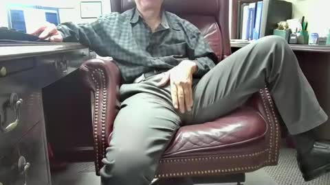 nikolas send dm for an appointment online show from November 2025 01:21:02 PM