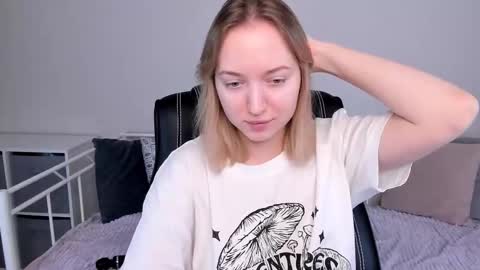 Snapshot of shy_annacutie chatting on March 2025 05:53:02 AM Anna online show from March 2025 05:53:02 AM