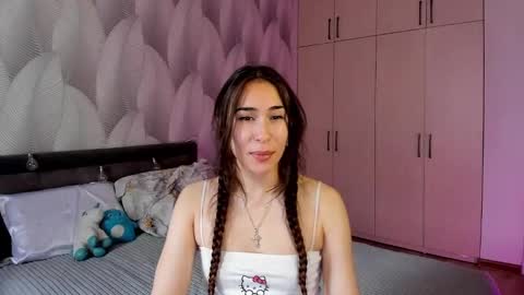 Snapshot of shy_bambiii chatting on December 2024 06:01:01 AM Mika online show from December 2024 06:01:01 AM