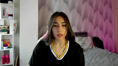 Snapshot of shy_bambiii chatting on January 2025 08:50:01 AM Mika online show from January 2025 08:50:01 AM