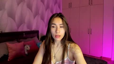 Snapshot of shy_bambiii chatting on January 2025 02:21:02 AM Mika online show from January 2025 02:21:02 AM