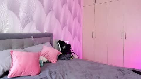 Snapshot of shy_bambiii chatting on January 2025 09:48:01 AM Mika online show from January 2025 09:48:01 AM