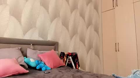 Snapshot of shy_bambiii chatting on September 2025 02:45:01 AM Mika online show from September 2025 02:45:01 AM