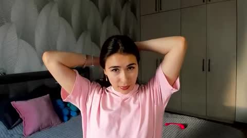 Snapshot of shy_bambiii chatting on September 2025 01:31:02 AM Mika online show from September 2025 01:31:02 AM