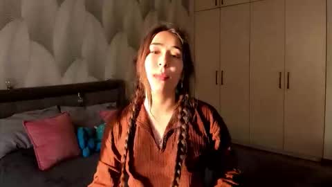 Snapshot of shy_bambiii chatting on October 2025 02:01:02 AM Mika online show from October 2025 02:01:02 AM