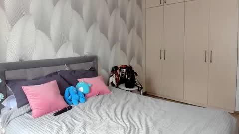 Snapshot of shy_bambiii chatting on October 2025 02:37:02 AM Mika online show from October 2025 02:37:02 AM