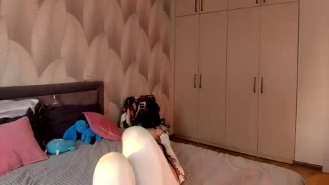 Snapshot of shy_bambiii chatting on November 2025 02:02:02 AM Mika online show from November 2025 02:02:02 AM