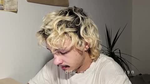 your shy boy online show from May 2026 04:01:01 PM